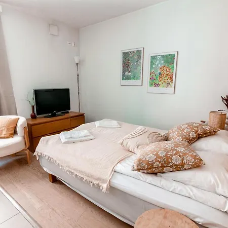 2ndhomes Compact By The Esplanade Park 公寓 *